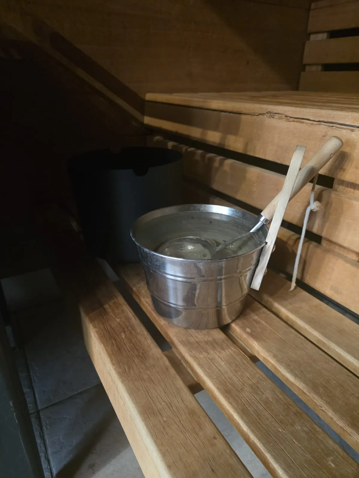 Aufgusskübel mit Kelle in der Sauna