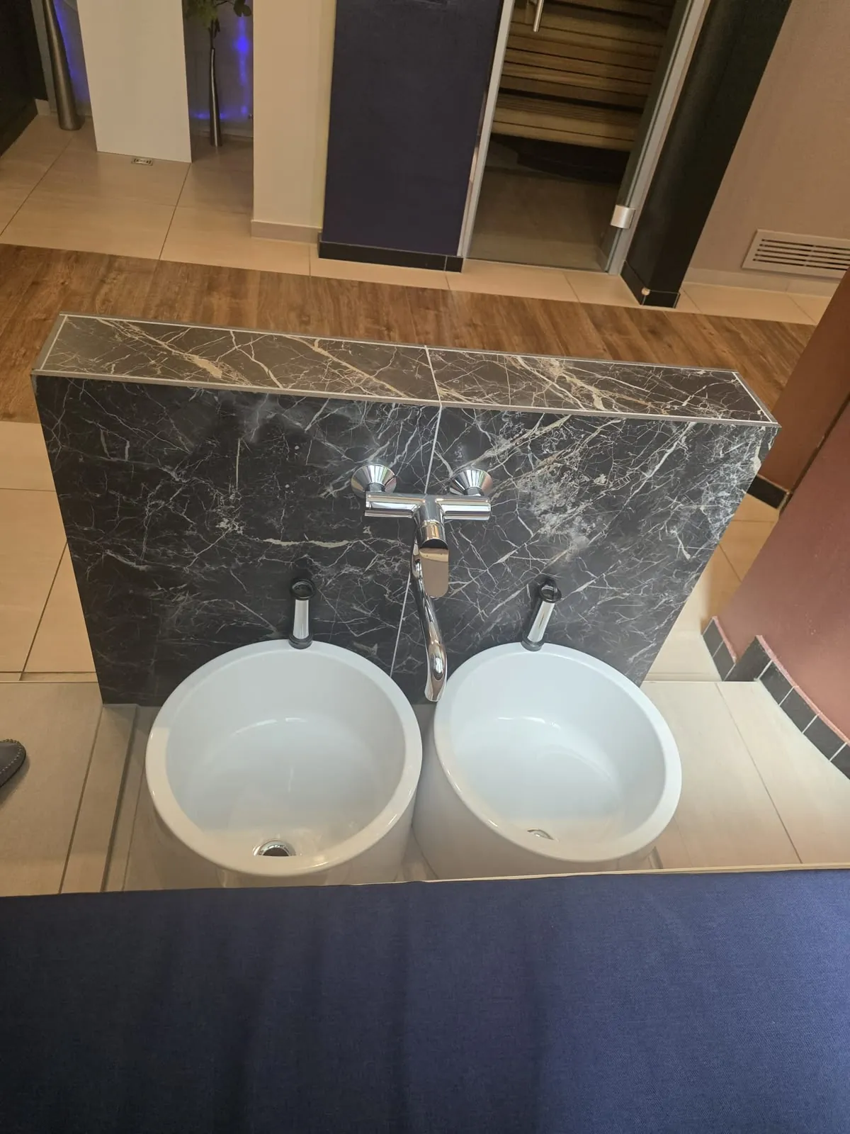 Waschbecken im Wellnessbereich